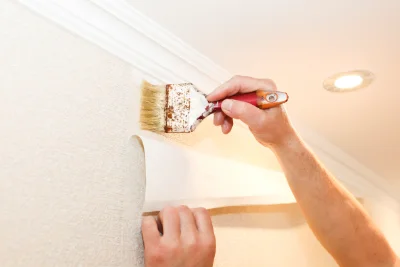 Pose de papier peint à Quasquara — revêtements muraux et toiles de verre